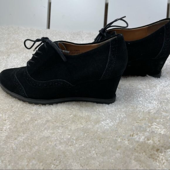 Ellen Tracy Black Tobin Oxford Suede Wedges Size 6 - Picture 3 of 11